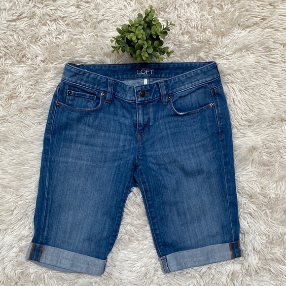 Loft Jean Shorts 💗 Medium Wash - Picture 4 of 11